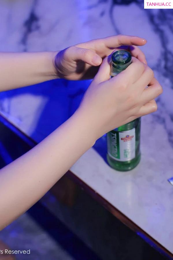 豆瓣酱  [XiuRen]高清写真图 2024.04.16 No.8402 豆瓣酱 美腿黑丝第69张图片
